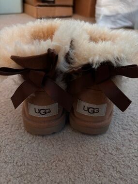 UGG Toddler Girl Boots T Mini Bailey Bow II Size 8 Tan Boots